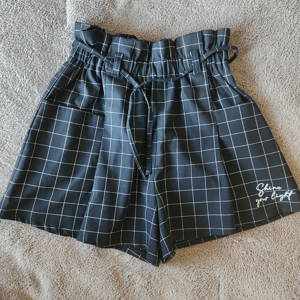Black Checkered Shorts with Drawstring for Girls. Size 12-14